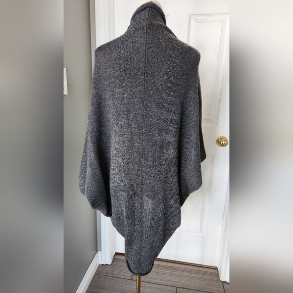 Zara grey knit Shawl Batwing shrug sweater - Size Medium - Picture 2 of 10
